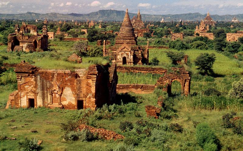Burma-16-Seib-2002.jpg - The temples of Bagan (© Roland Seib)