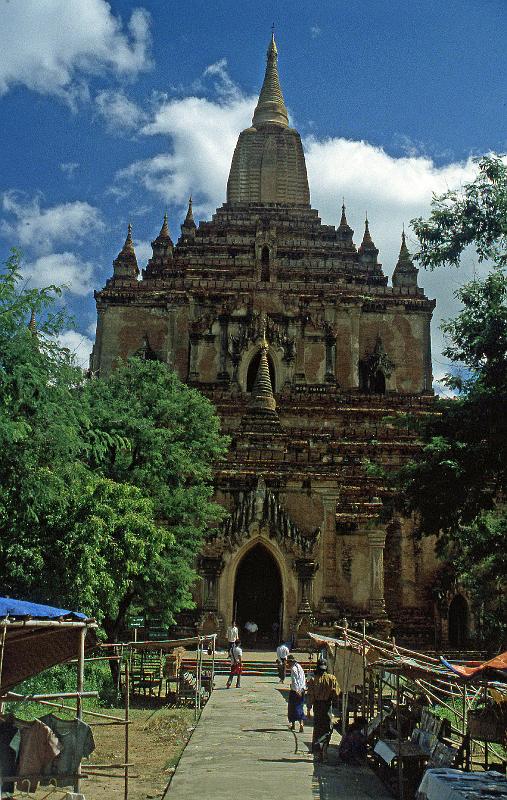 Burma-18-Seib-2002.jpg - Thatbyinnyu temple (© Roland Seib)