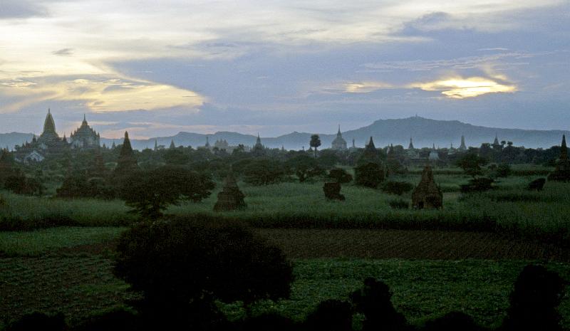 Burma-22-Seib-2002.jpg - ditto (© Roland Seib)