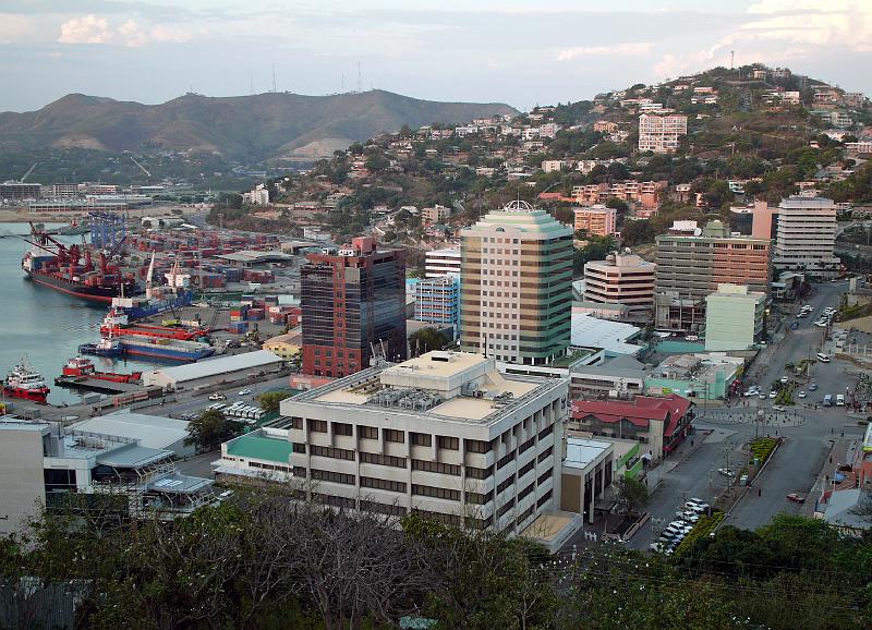 POM-01-Seib-2011.jpg - Port Moresby and Fairfax Harbour 2011, view from Paga Hill (Photo by Roland Seib)