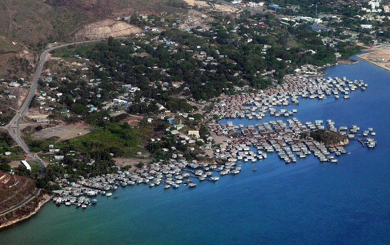 POM-16-Seib-2011.jpg - Motuan stilt village Hanuabada or township Poreporena, northwest of Port Moresby (Photo by Roland Seib)