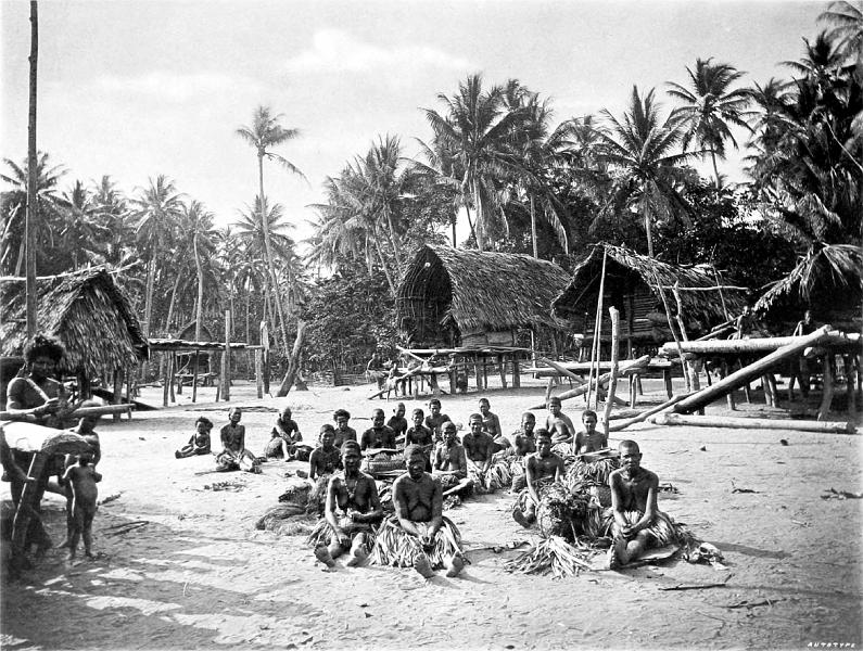 HistPOM-11-1885.jpg - Kerepunu women at the market place of Kalo 1885 (source: https://sites.google.com/site/moresbyhistory/; accessed: 3.2.2013)