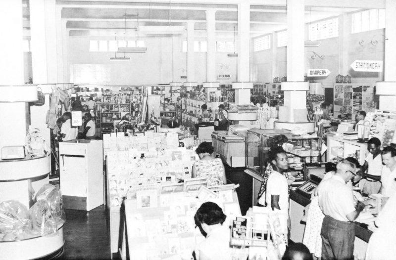 HistPOM-33b-1960.jpg - Steamships store (Steamies), circa 1960 (source: http://www.pngaa.net/Photo_Gallery/GoldenOldies/portmoresby3.html; accessed: 9.2.2013)