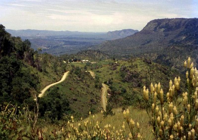 HistPOM-43-1963.jpg - Sogeri Road 1963 (source: https://sites.google.com/site/moresbyhistory/; accessed: 3.2.2013)