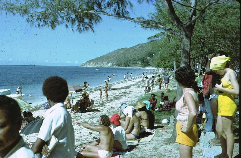 HistPOM-52-1975.jpg - Ela Beach 1975 (source: https://sites.google.com/site/moresbyhistory/; accessed: 3.2.2013)