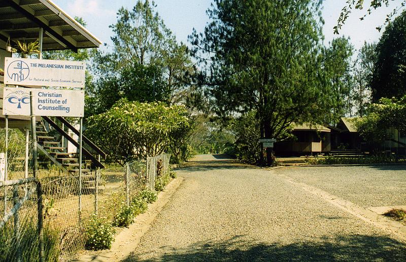 PNG3-26-Seib-1998.jpg - Campus Melanesian Institute, Goroka 1998 (Photo by Roland Seib)