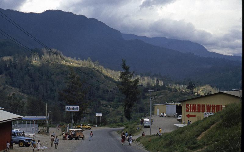 PNG3-56-Seib-1999.jpg - Kundiawa, centre of Simbu (Chimbu) Province 1999 (Photo by Roland Seib)