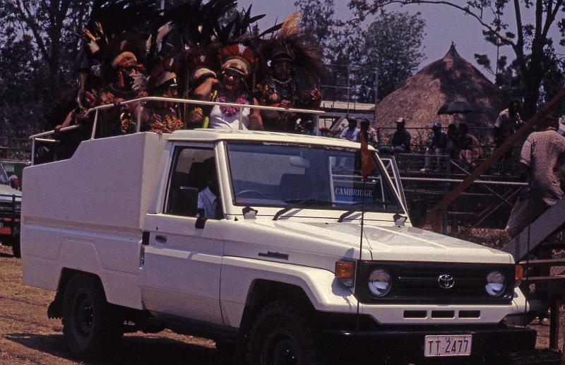 PNG4-02-Seib-1997.jpg - Arrival of the Prime Minister 1997 (Photo by Roland Seib)