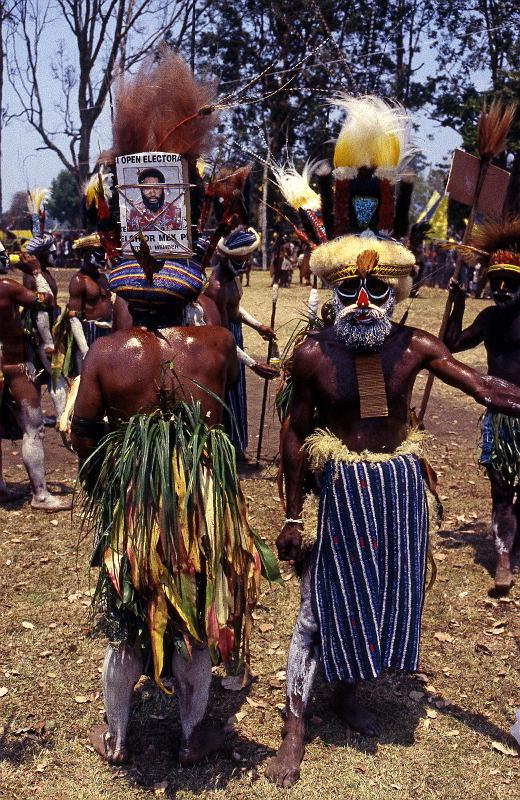 PNG4-07-Seib-1997.jpg - Warriors from Western Highlands 1997 (Photo by Roland Seib)