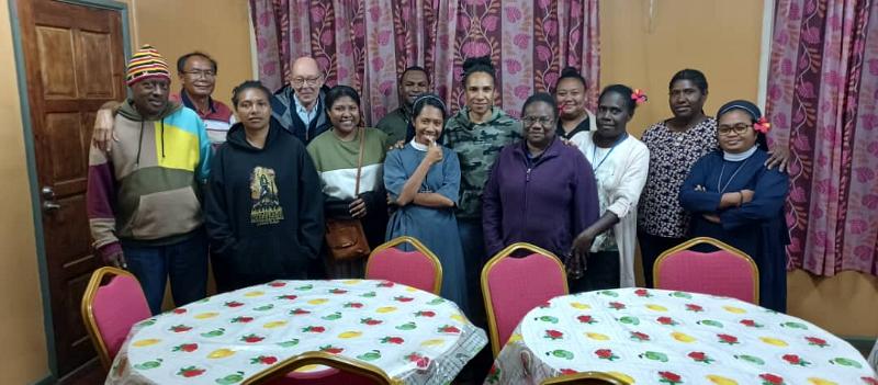 PNG4b-10-Tnines-2024.jpg - Staff of the Melanesian Institute and guest (2nd from left Director Br.  Martin Tnines)(© Br. Martin Tnines)