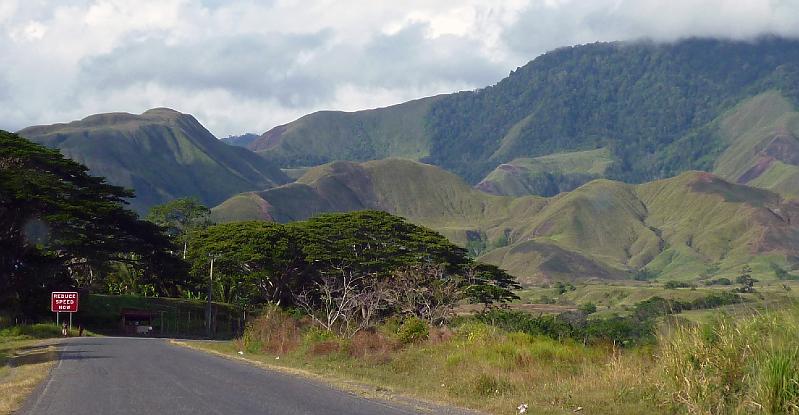 PNG6-029-Seib-2012.jpg - Highway, Markham Valley (Photo by Roland Seib)