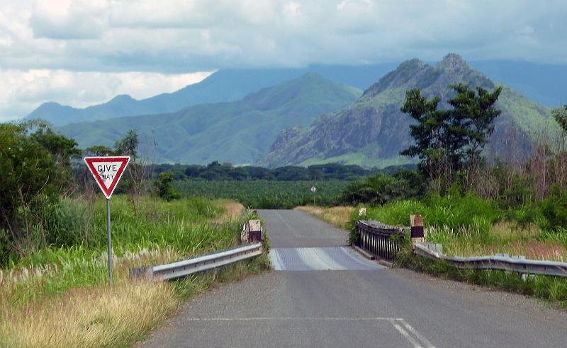 PNG6-031-Seib-2012.jpg - Highway, Ramu Valley, Madang Province (Photo by Roland Seib)