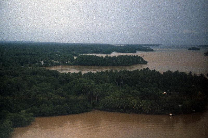 PNG6-045-Seib-1997.jpg - View to the North from Madang (Photo by Roland Seib)