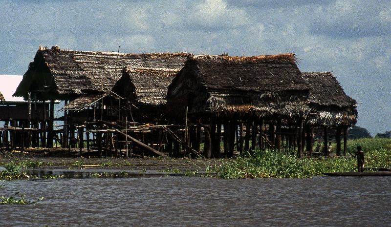 PNG6-082-Seib-1997.jpg - Village, Middle Sepik River (Photo by Roland Seib)