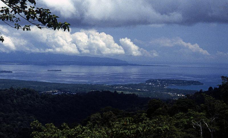 PNG6-085-Seib-1997.jpg - Wewak, provincial capital of the East Sepik Province (Photo by Roland Seib)