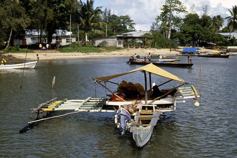 PNG6-091-Seib-1987.jpg - Habour of Lorengau (Photo by Roland Seib)