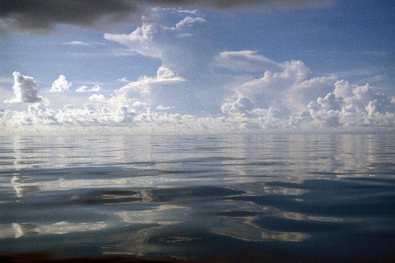 PNG6-092-Seib-1987.jpg - Quiet sea, Manus Province (Photo by Roland Seib)