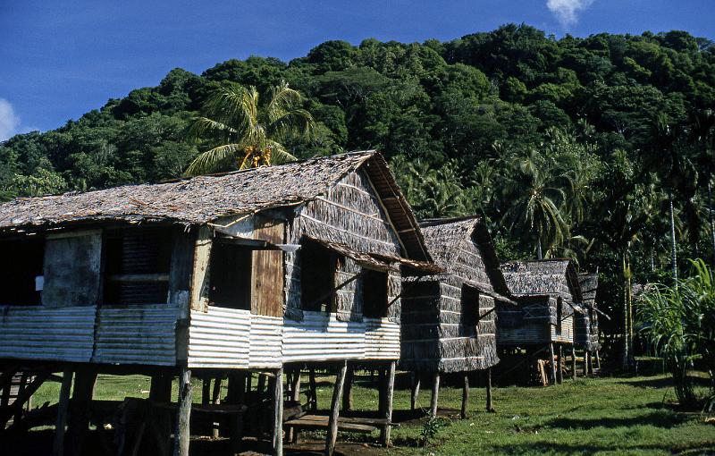 PNG6-099-Seib-1987.jpg - Village on Baluan Island (Photo by Roland Seib)