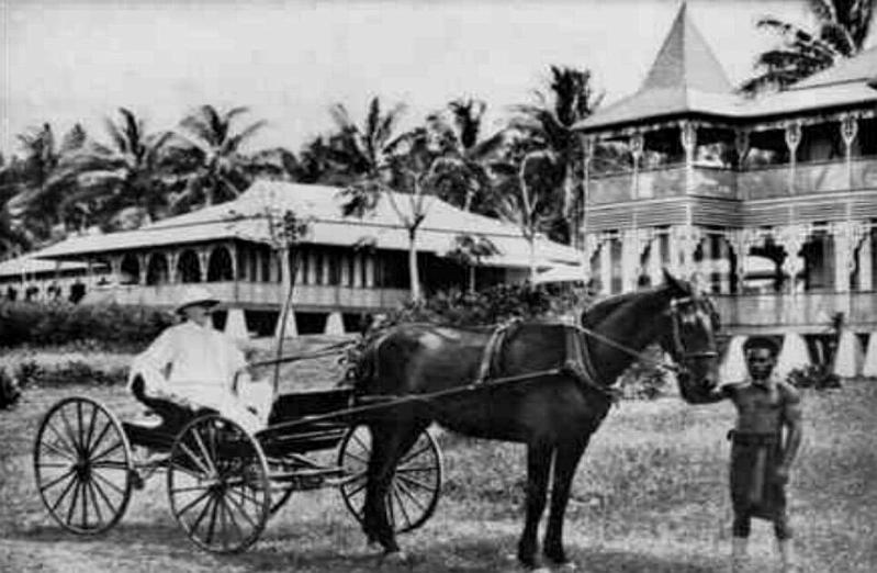 PNG7-44.jpg - Dr Wilhelm Wendland in front of the Hotel Fürst Bismarck, Kokopo 1906 (source photo: Ralum Country Club, Kokopo)(Photo by Roland Seib)