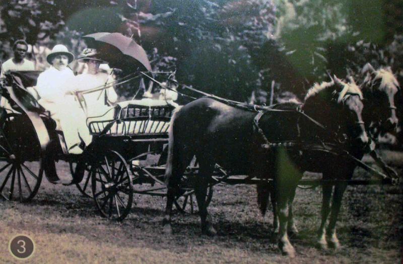 PNG7-50.jpg - Governor Hahl with his wife travelling from Namanula 1912 (source photo: exhibition “Tupela Poroman. Old Ties and New Relationships”, East New Britain Historical and Cultural Centre, Kokopo)(Photo by Roland Seib)