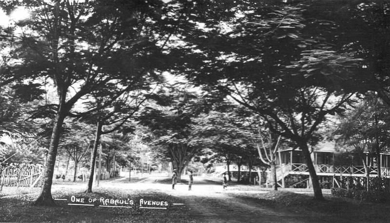 PNG7-61.jpg - Rabaul avenue 1905 (source: https://sites.google.com/site/rabaulhistory/; 2.2.2013)