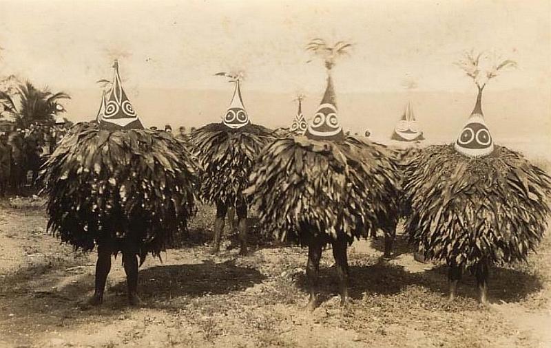 PNG7-67.jpg - Tolai duk duk dancers 1913 (source: https://sites.google.com/site/rabaulhistory/; 2.2.2013)