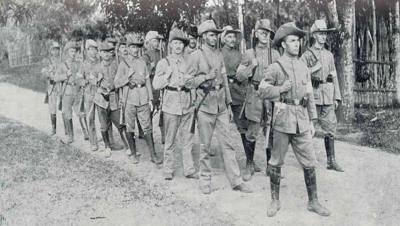 PNG7-74.jpg - German reservists 1914  (source: https://sites.google.com/site/rabaulhistory/; 2.2.2013)