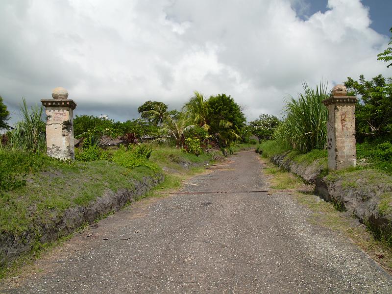 PNG8-23-Seib-2012.JPG - Namanula Residency gates (Photo by Roland Seib)