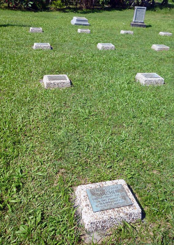 PNG8-33-Seib-2012.jpg - German cemetery in Kokopo (Photo by Roland Seib)