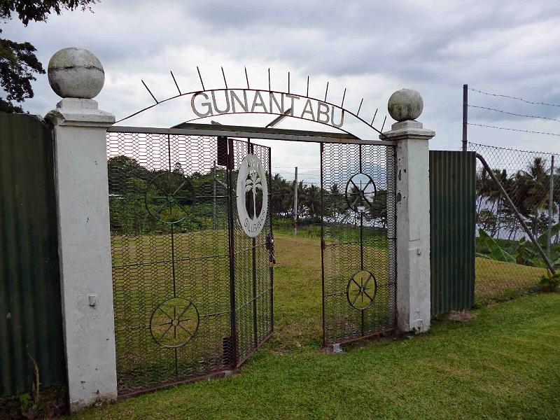 PNG8-34-Seib-2012.jpg - Entrance to former Queen Emmas residence, today Ralum Country Club, Kokopo (Photo by Roland Seib)