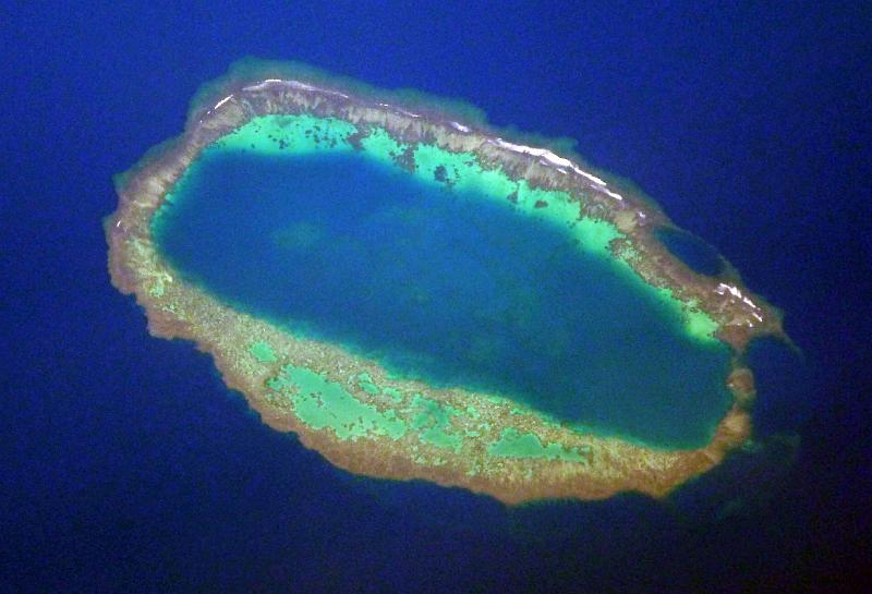 PNG8-36-Seib-2012.jpg - Atolls of the Solomon Sea on the flight back to Port Moresby (Photo by Roland Seib)