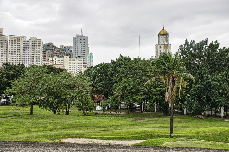 Philippines2-11-Unterkoefler-2024.jpg - Golf course in Intramuros, Manila (Photo by Dieter Unterkoefler)