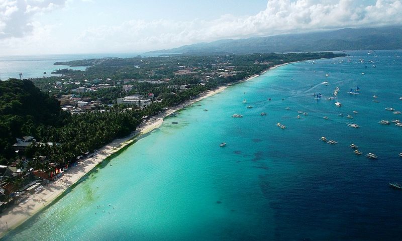 Philippines2-25b-Wikipedia-2012.jpg - Boracay White Beach, Panay in the background (source: https://de.wikipedia.org/wiki/Boracay#/media/Datei:BoracayPhilippines.jpg; accessed: 18,01.2025)