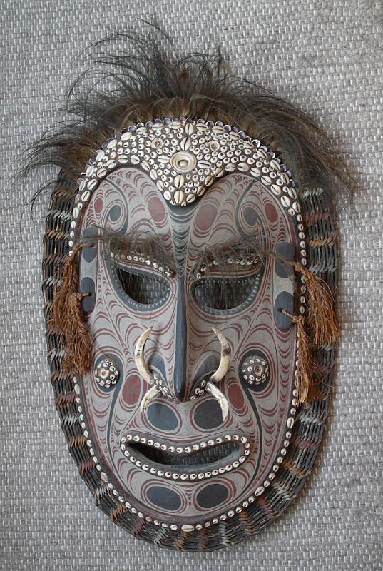 Kunst-16-Seib-unknown.jpg - Wooden mask, Middle Sepik river 1997, unknown artist, h 72 × w 48 (Photo by Roland Seib)