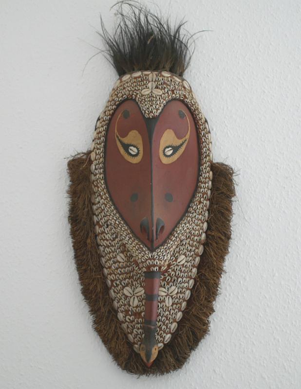 Seib-2010-Kunst-12-unknown.jpg - Wooden mask, Sepik river, unknown artist, Sepik 1996, w 68 × h 30 (© Roland Seib)