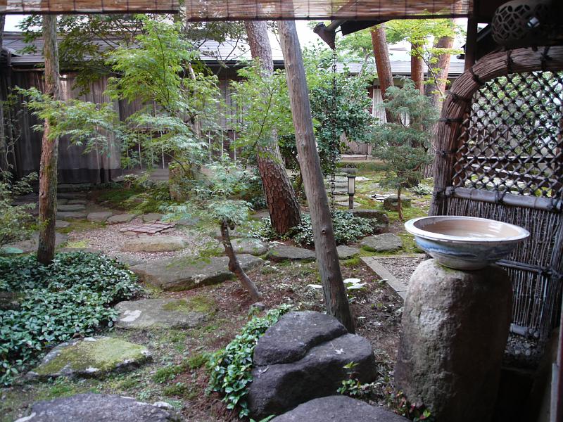 seib-2008-japan-34.JPG - Garden of the Yoshijima house (© Roland Seib)
