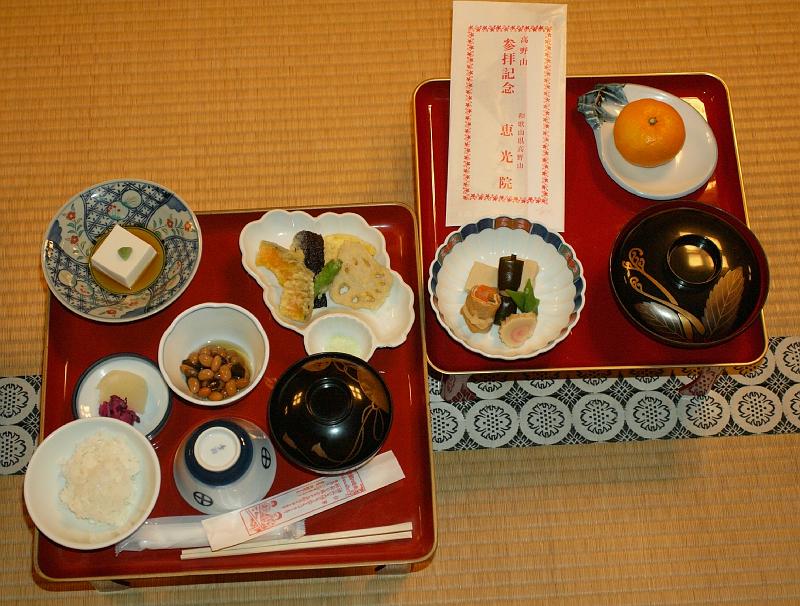 seib-2008-japan-44.JPG - Dinner at the refectory; vegetarian monk's cuisine (shojin ryori)(© Roland Seib)