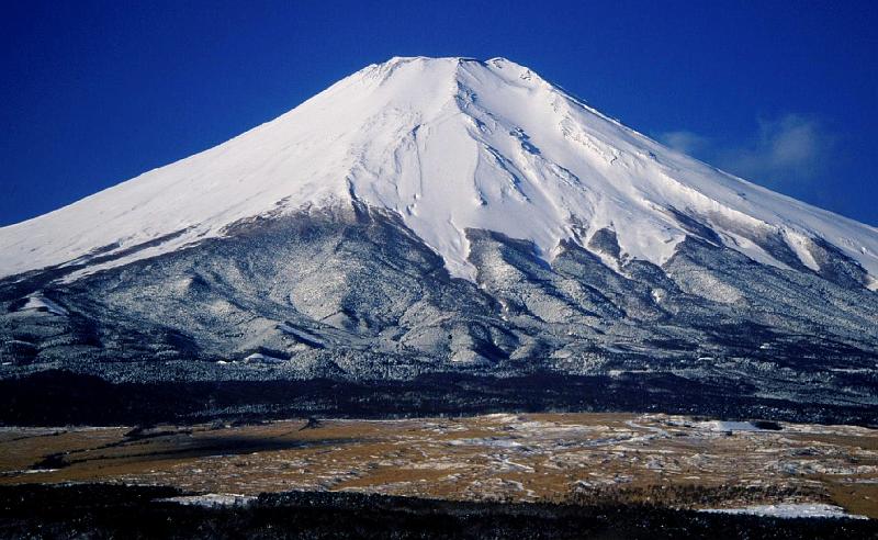 Fuji-22-WikimediaCommons-1995.jpg - Mount Fuji from Hotel Mt Fuji 1995, Wikimedia Commons, Public Domain (source: https://commons.wikimedia.org/wiki/File:Mount_Fuji_from_Hotel_Mt_Fuji_1995-2-7.jpg; 27.7.2013)